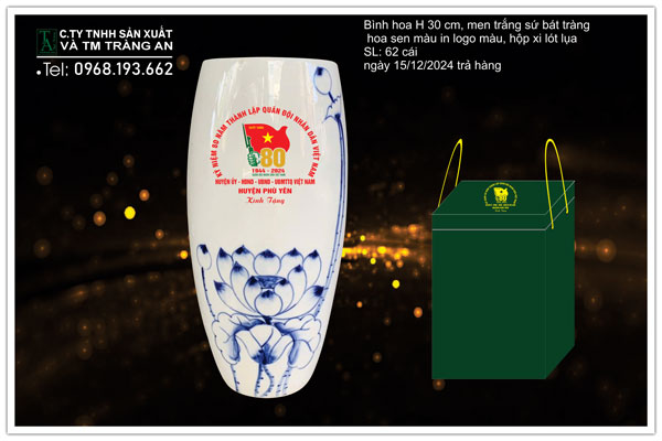 Bình hoa H30 men trắng họa tiết hoa sen xanh lam vẽ tay thủ công